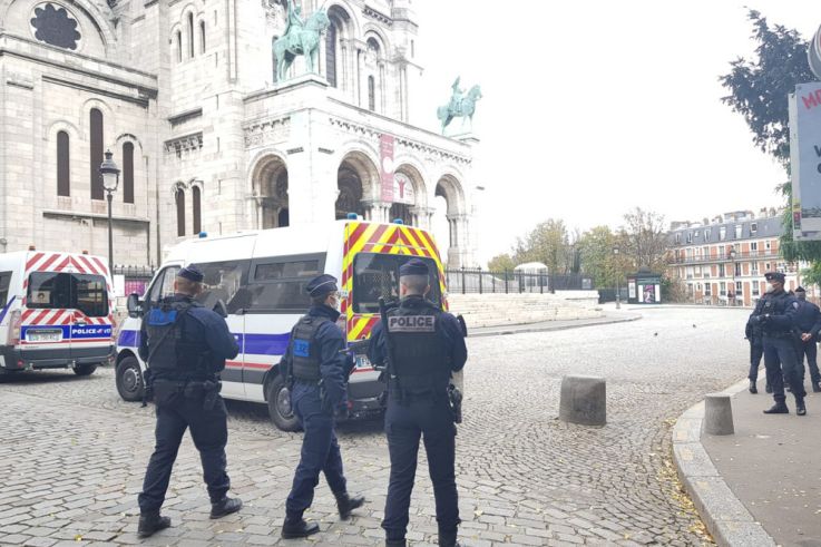 Covid-19 : "les croyants" devant "les églises" seront verbalisés dès ce week-end assure Darmanin