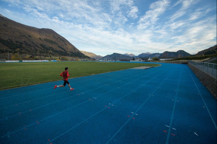 Kilian Jornet tente de battre le record du monde des 24h sur piste  