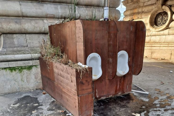 Paris : les "toilettes en bois" bientôt enlevées de la promenade urbaine boulevard de la Chapelle
