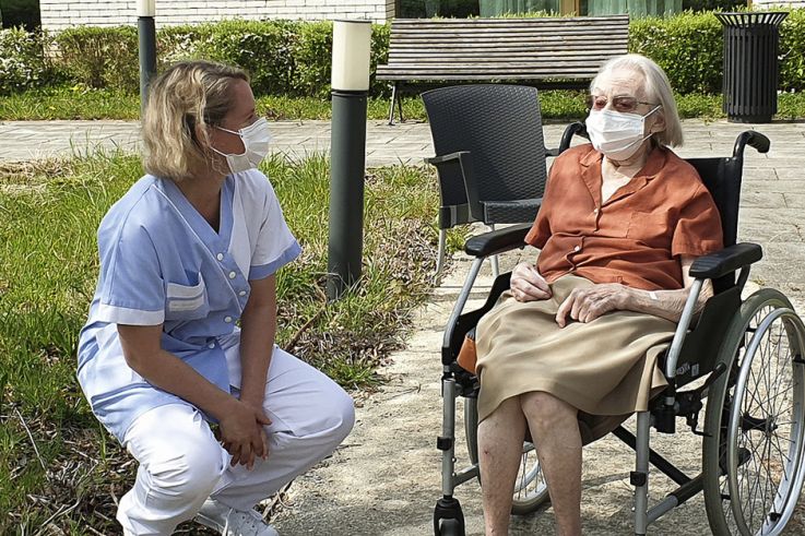 Ehpad : l'interdiction de sortie des résidents jugée "disproportionnée" par le Conseil d'État