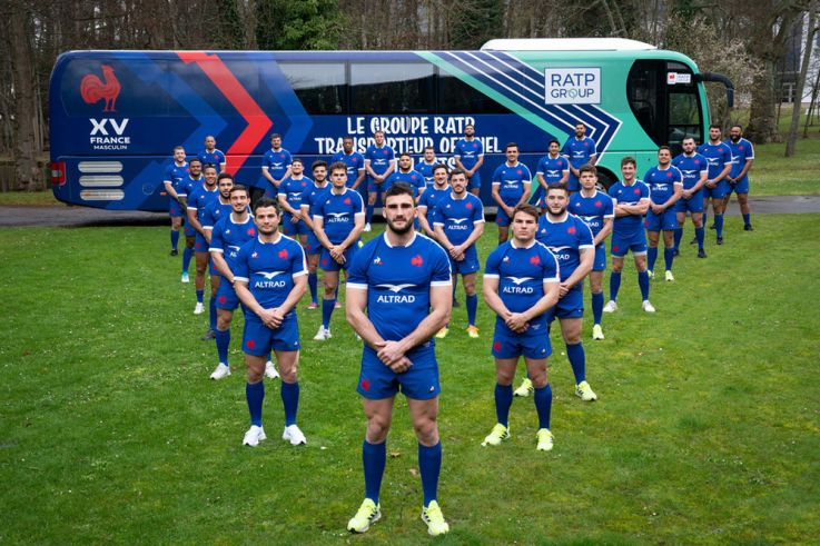La RATP rhabille le bus du XV de France de rugby avec ses couleurs