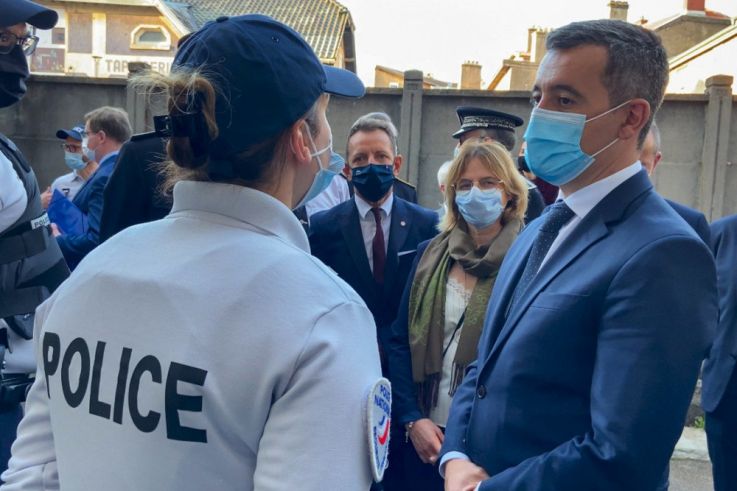 Les trajets en train gratuits pour tous les policiers d'ici 2022, annonce Darmanin 