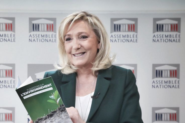 Covid : "Il ne faut pas rouvrir les écoles lundi", estime Marine Le Pen