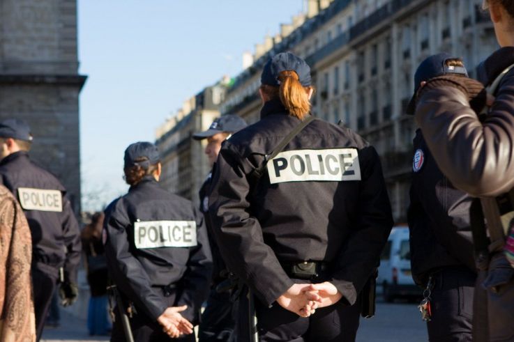 Policiers et gendarmes agressés : Castex promet un durcissement des peines