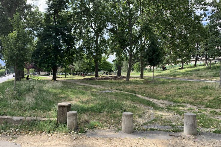 Crack à Paris : le mur construit pour bloquer les toxicomanes défendu par les préfets