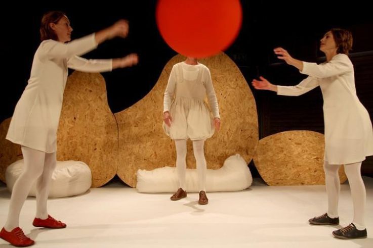 MAX - Un spectacle autour d’une Balle, d’une Voiture et d’une Lampe (1-3 ans)