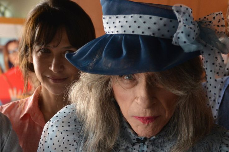 MME MILLS, UNE VOISINE SI PARFAITE : les photos officielles