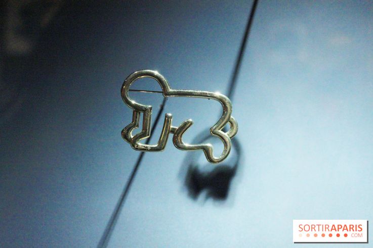 Keith Haring, broche Golden Baby, 1989 - expo Bijoux d'artistes au Musée des Arts Décoratifs