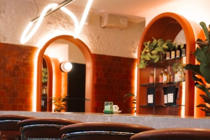 Mousse, le coffee shop x salon de coiffure de l'influenceuse Natoo dans le Marais