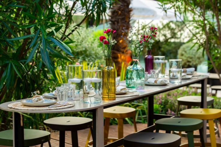 Oceania Paris Porte de Versailles, un hôtel 4* avec piscine et jardin-terrasse de 700m2 