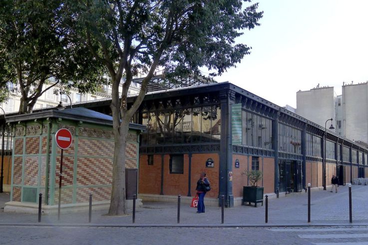 Le marché couvert de La Chapelle-L'Olive, une halle gourmande au cœur du quartier populaire