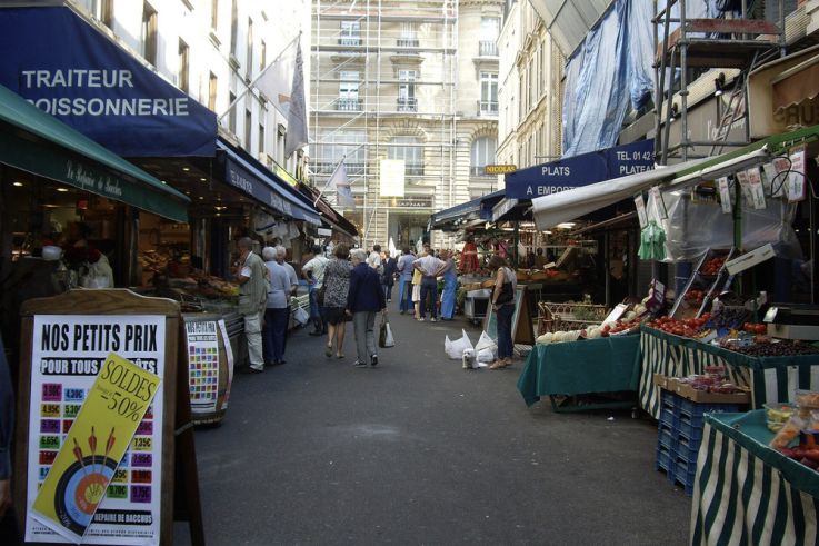 Le marché Poncelet, le marché original sous forme de rue gourmande dans le 17e arrondissement