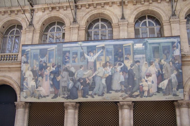 Le tableau que les voyageurs ne voient presque jamais : Le secret des Poilus de la Gare de l’Est