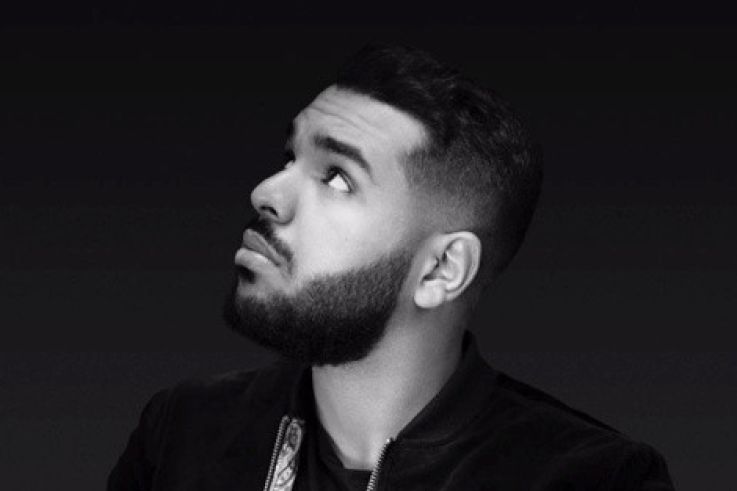 Le jeune humoriste AZ en spectacle au Comedy Club