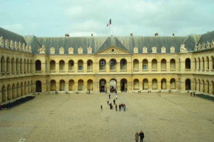 Les canons de l'élégance au Musée de l'Armée