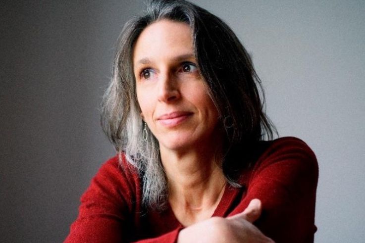 Séance de dédicaces de Mona Chollet à la Fnac Saint-Lazare