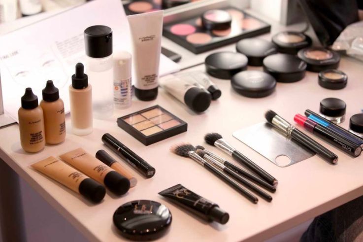 Une masterclass beauté chez MAC pour les célibataires