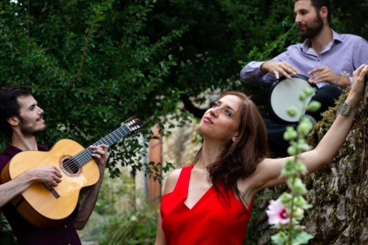 Al'mira en concert au Café de la Danse