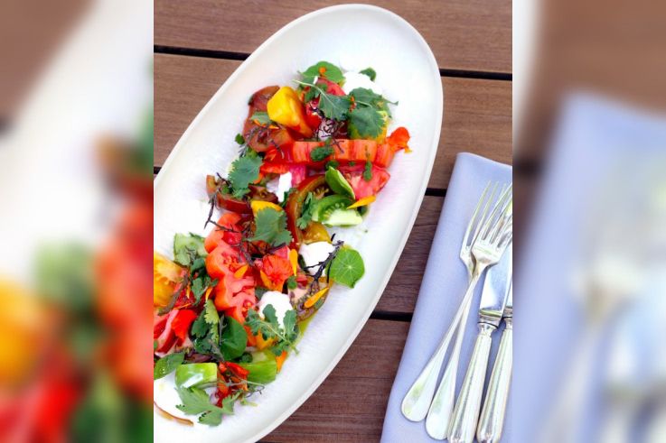 La recette de la salade de tomates x brousse de chèvre frais d'Armand Arnal, chef de La Chassagnette