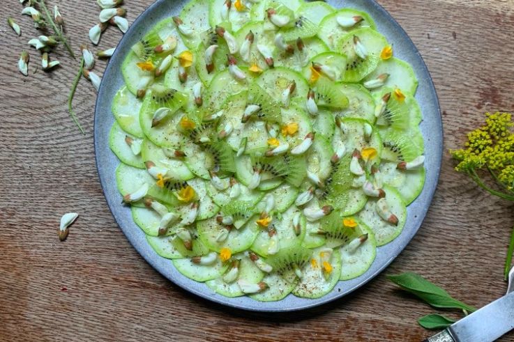 La recette de la salade de courgettes et kiwis d'Amandine Chaignot, cheffe de Pouliche