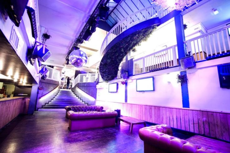 Rassemblement des DJs pour manifester contre la fermeture prolongée des boîtes de nuit