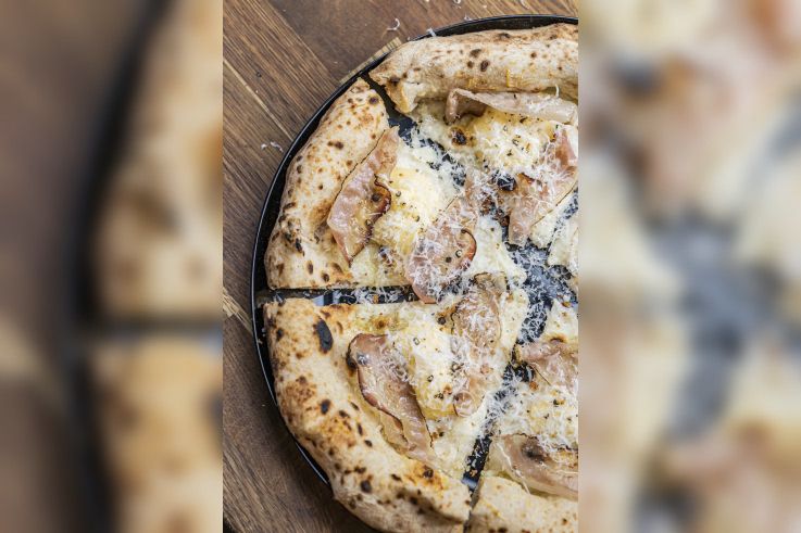 Une pizza carbonara chez Popine pour le Carbonara Day 2021