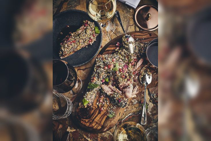 La recette de l'épaule d'agneau de lait confite, sauce zaatar d'Adam Bentalha