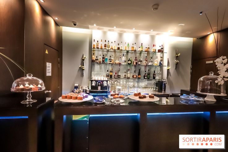 Tea-time Hotel Duo by Kevin Lacote