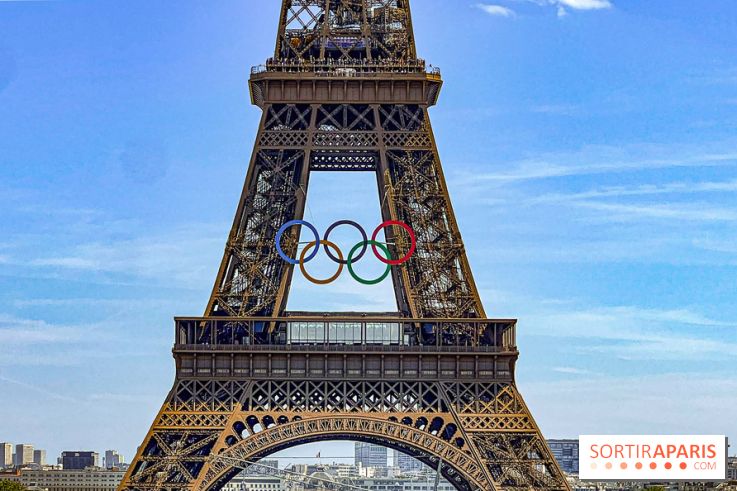 Jeux Olympiques De Paris 2024 Les Anneaux Olympiques Bien Installés Sur La Tour Eiffel 9359