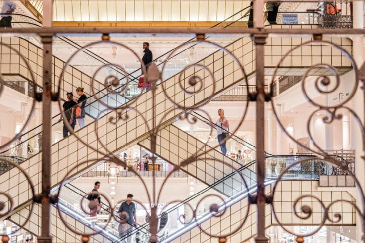 JO Paris 2024: rencontre avec Enzo Lefort, champion olympique d'escrime, au Bon Marché rive gauche 