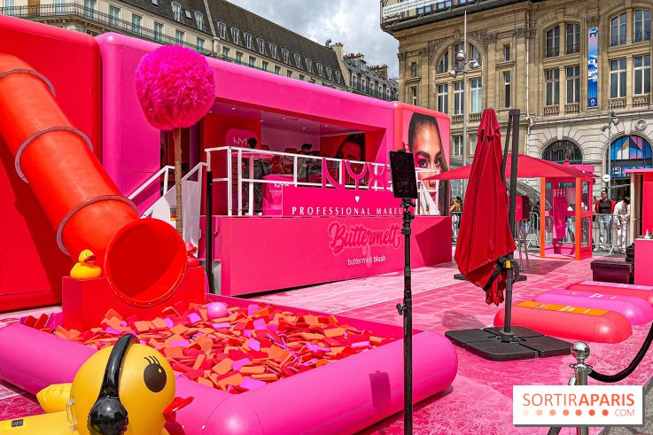 Le pop up d'une célèbre enseigne de maquillage et ses activités fun sur le parvis Saint Lazare