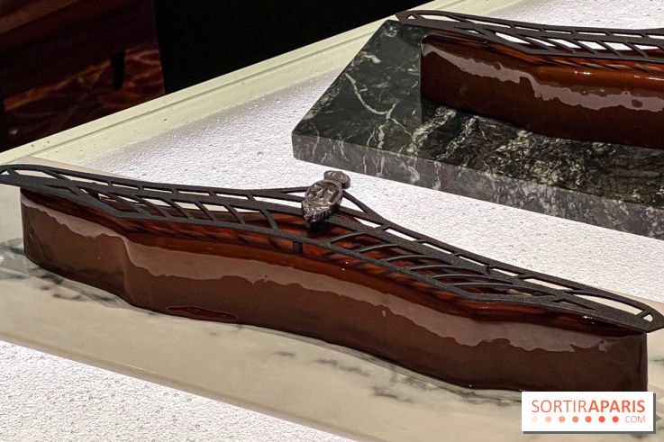 La Bûche de Noël Full Vanille du Royal Monceau Raffles Paris x Messika 2023 par Quentin Lechat