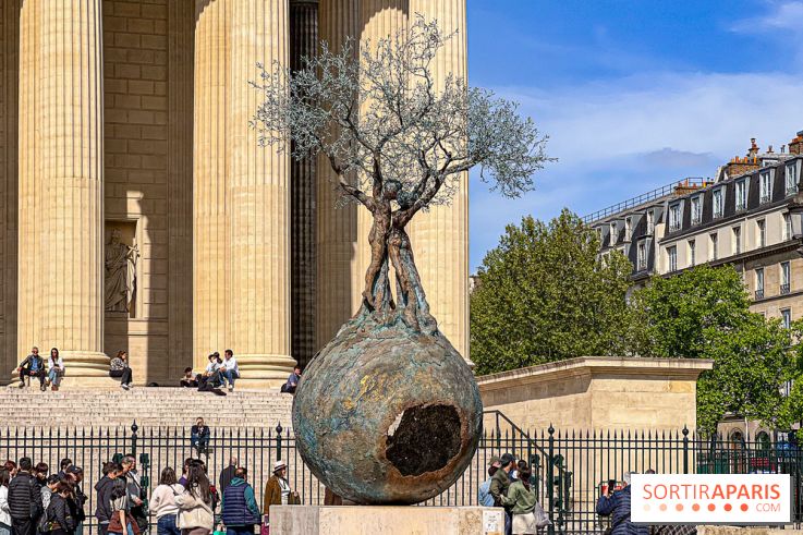 Exposition en plein air des œuvres monumentales d'Andrea Roggi, quartier Faubourg Saint-Honoré