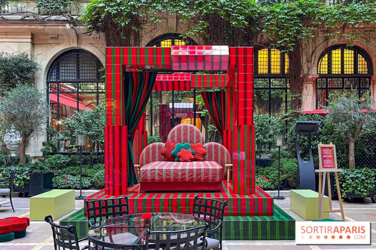 Plaza Athénée : une installation design XXL gratuite signée Uchronia exposée dans la cour du palace