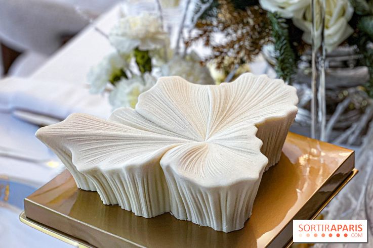 Bûche de Noël Fleur de Vanille du Shangri-La Paris 2025 par Timothy Lan, une création haute couture