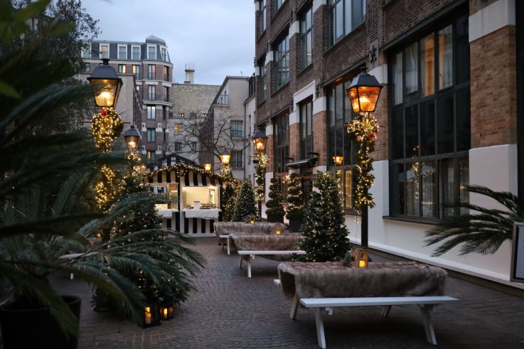 Noël 2024 à Paris : bar à chocolat & gourmandises sur la terrasse de l'hôtel Les Jardins du Marais