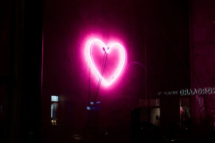 Saint Valentin 2026 : les soirées Sans Valentin pour les célibataires fêtard.e.s à Paris