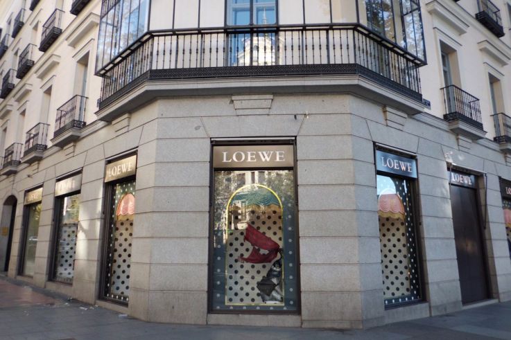 Paris Fashion Week : (re)découvrez les looks du défilé Loewe Prêt-à-Porter Femme Printemps-Été 2026