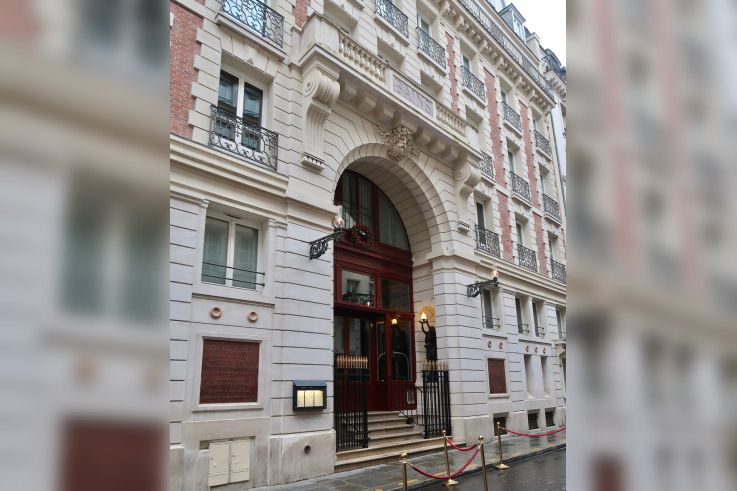 Pop-up Yves Saint Laurent Beauté Hôtel Les Bains