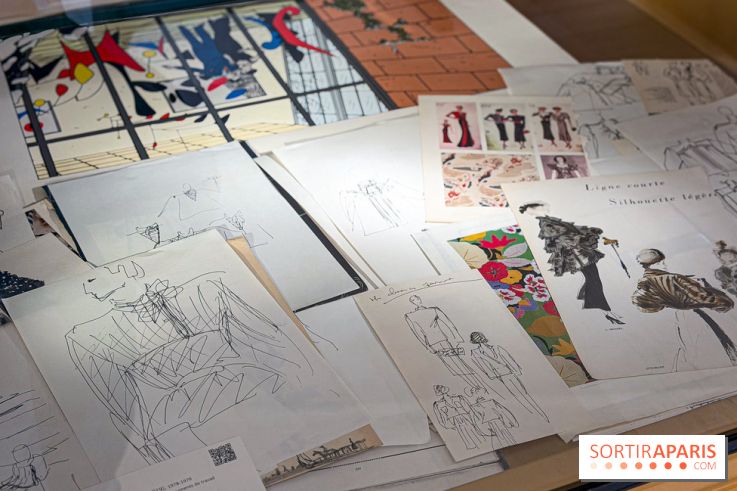 Une exposition gratuite dévoile plus de 1000 dessins de mode inédits de Karl Lagerfeld en juillet à Paris