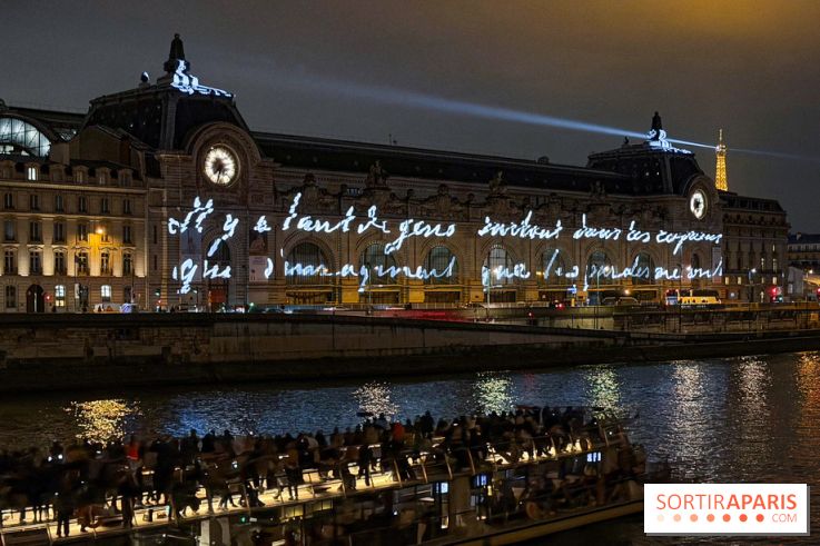 Quelle est cette projection lumineuse sur le musée d'Orsay ?
