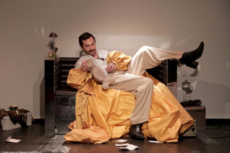 Théâtre : "Jacques De Bascher", les mémoires du compagnon de Lagerfeld et amant de Saint Laurent 