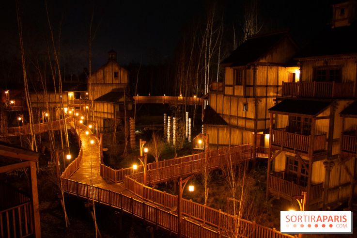 Cité Suspendue : extérieur de nuit