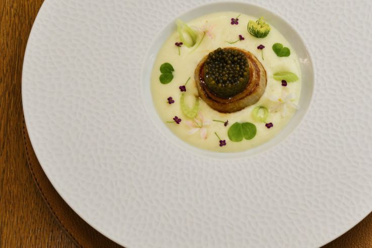 Le Sergent Recruteur - Oignon doux confit et caramélisé, caviar, mousseline légère de pomme charlotte et hareng