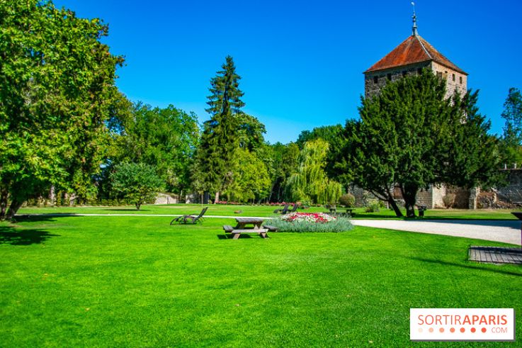 Le Château de Vault-de-Lugny, un écrin royal à deux heures de Paris