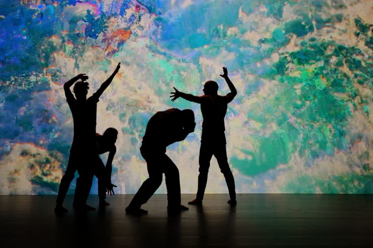 Les Bains Numériques 2024 à Enghien-les-Bains, un festival artistique insolite avec concerts & DJ sets