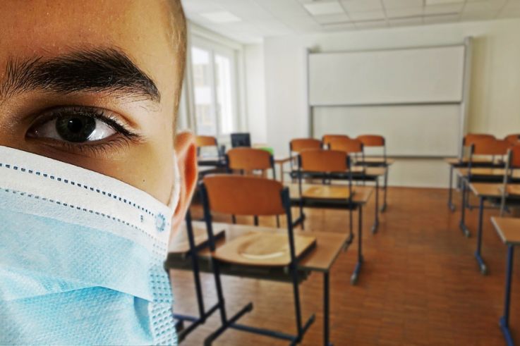 Le protocole sanitaire ne sera pas allégé dans les écoles avant septembre selon Blanquer