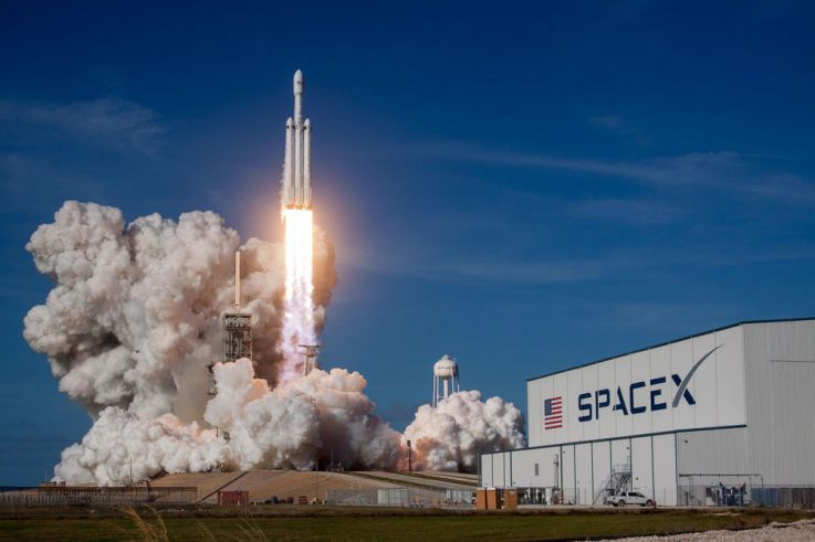 Espace : SpaceX envoie 143 satellites en orbite grâce à une seule fusée