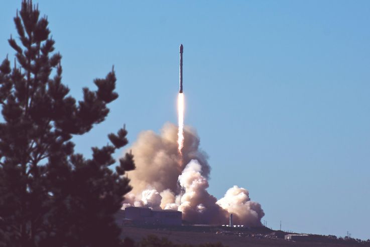 SpaceX envoie 60 satellites de plus en orbite pour alimenter sa constellation "Starlink"