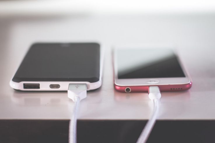 Smartphone : l'Union européenne impose un chargeur USB-C à tous les appareils à partir de 2024